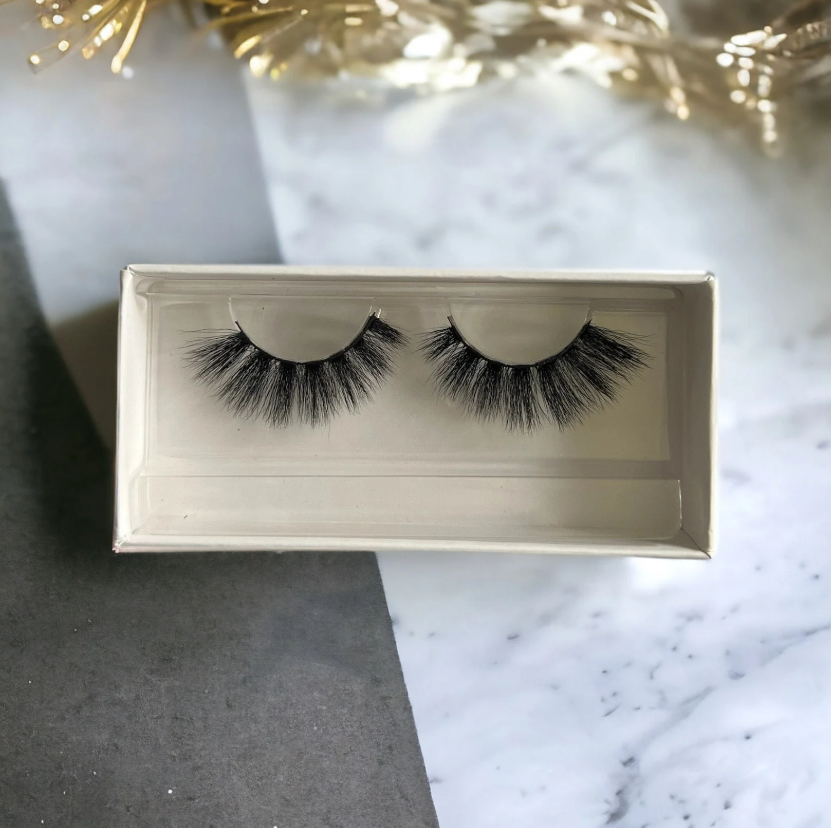 Diva Lashes | Bold Glam Faux Mink Lashes for Maximum Drama – My Little Secret